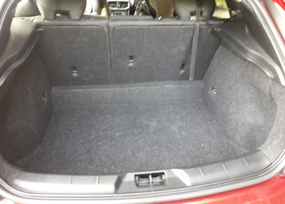 Volvo V40 D2 2012 r. .6 Diesel 