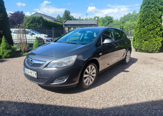 Sprzedam Opel Astra J 1.7CDTI 2010