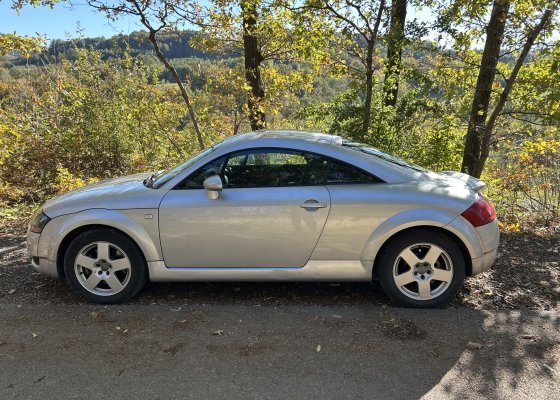 Sprzedam Audi TT super zadbany.