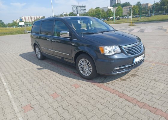 Bardzo bogata wersja rocznicowa | Chrysler Town & Country