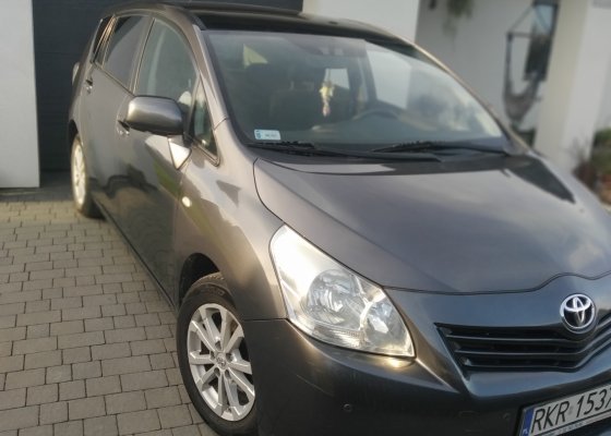 toyota verso salon Polska
