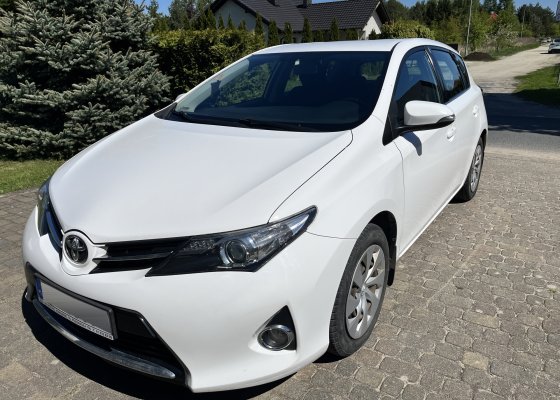 Toyota Auris mały przebieg, stan idealny, garażowany, nie wymaga żadnych inwestycji