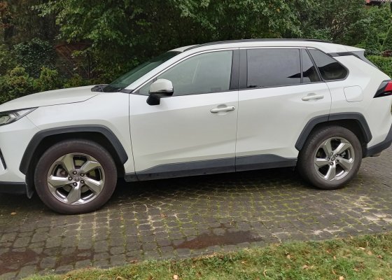 Sprzedam Toyotę Rav4 prawie nową