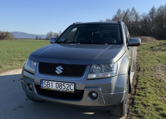 Suzuki Grand Vitara 1.9 DDiS 4x4 Deluxe – Hak, Webasto, Podgrzewane Fotele!