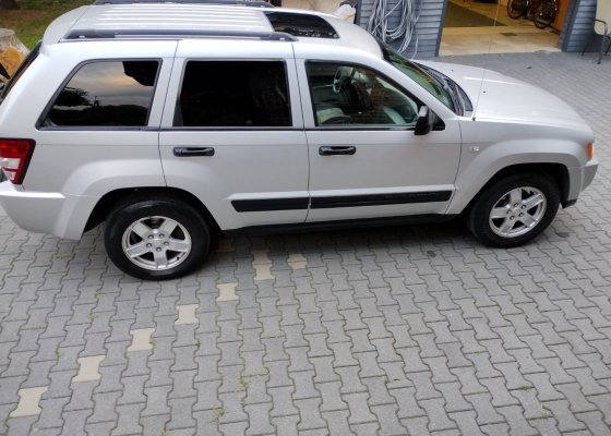 Srebrny Jeep w dobrym stanie ,benzyna+gaz