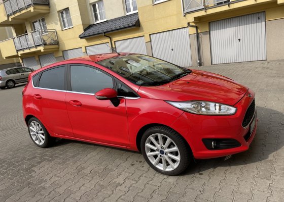 FORD FIESTA TITANIUM ECOBOOTS 1.0 2016 R. CZERWONY SUPER STAN