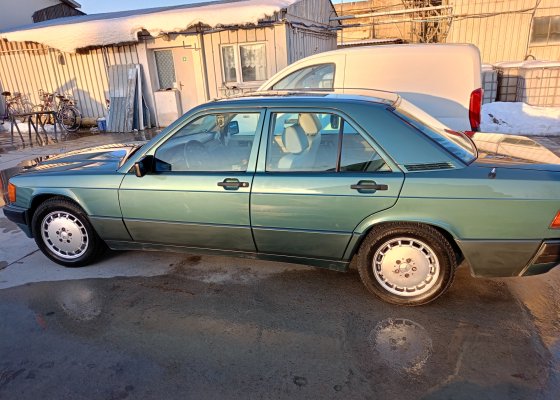 Sprzedam Mercedesa zb1989 roku, stan bardzo dobry 