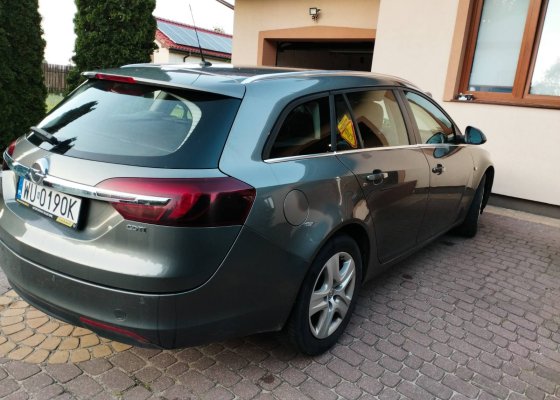 Opel Insignia Srebrny Opel Insignia Sports Tourer 1,6